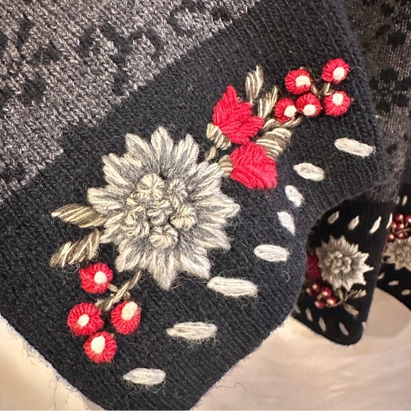 August Max Woman Vtg Size 1X Lambs Wool Cardigan Christmas Embroidery Zip Front - Picture 7 of 14